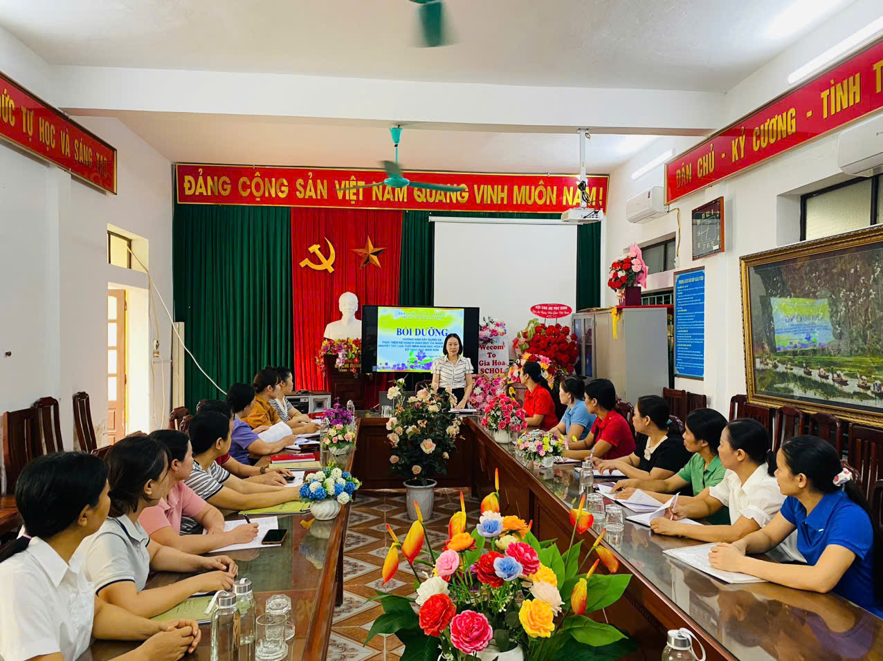 Trường MN Gia Hoà tổ chức thành công buổi tập huấn sau cấp sở về hướng dẫn xây dựng kế hoạch cá nhân dành cho trẻ khuyết tật. Tổ chức dự giờ 3 hoạt động LQCC, HĐ Tạo Hình, HĐNT, các tiết học đươc các đc giáo viên chuẩn bị công phu, tạo nên sự tham gia hứng thú của trẻ