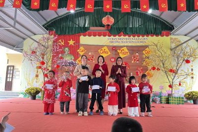 Trường MN Gia Hoà tổ chức chương trình múa hát mừng xuân 2026 và trao quà cho trẻ có hoàn cảnh khó khăn
